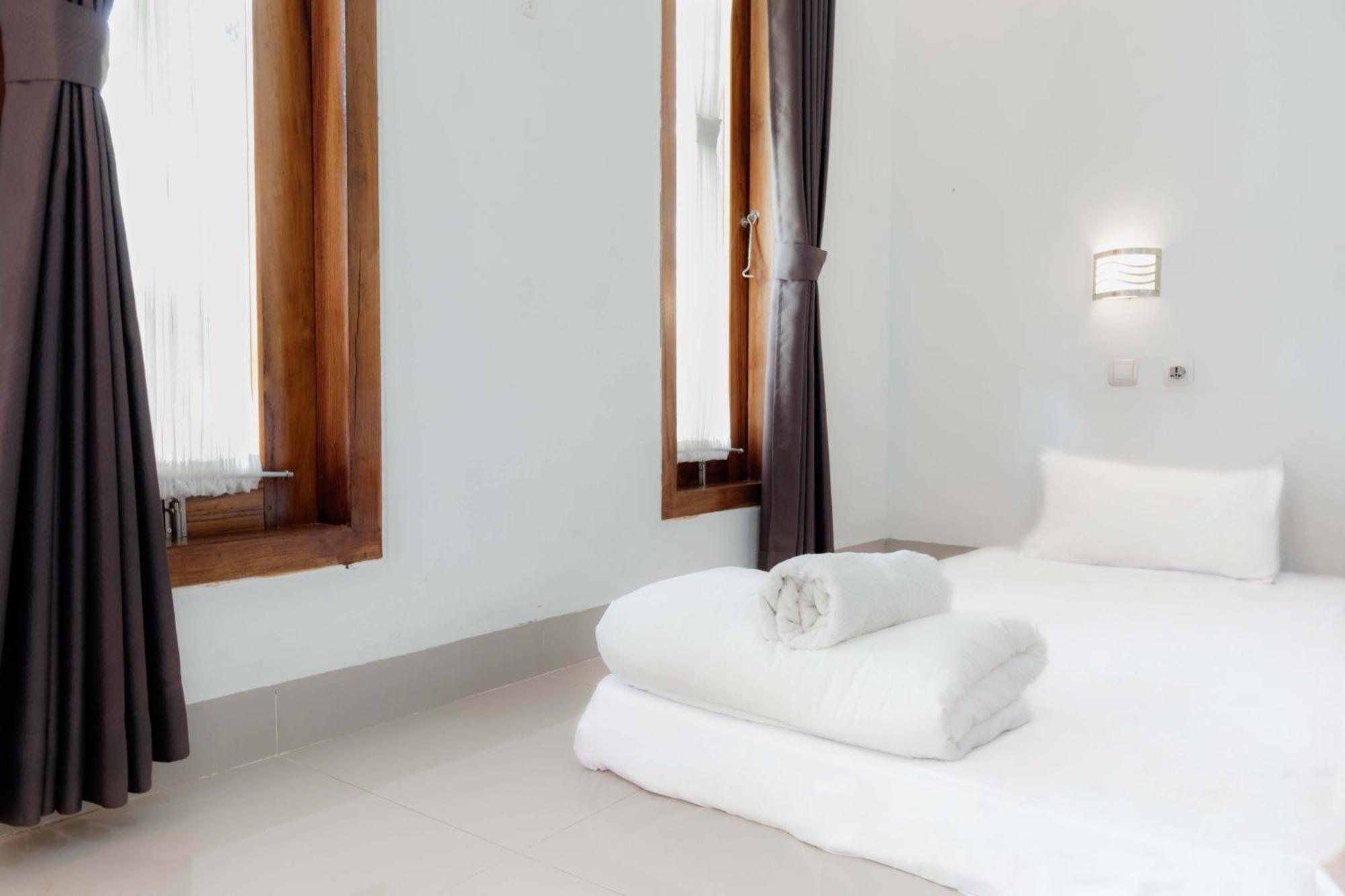 Coconut Hill Cottage Batununggul Exterior photo