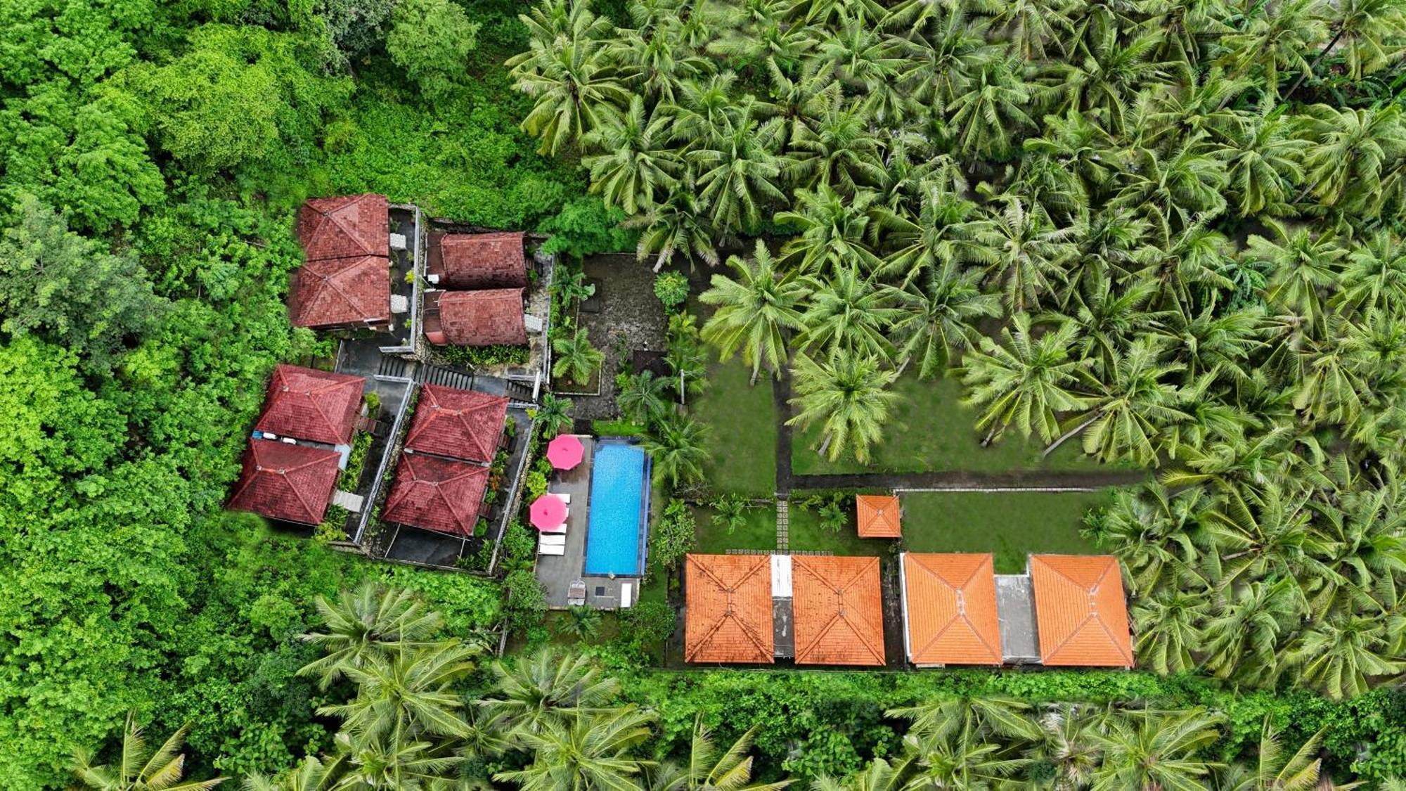 Coconut Hill Cottage Batununggul Exterior photo