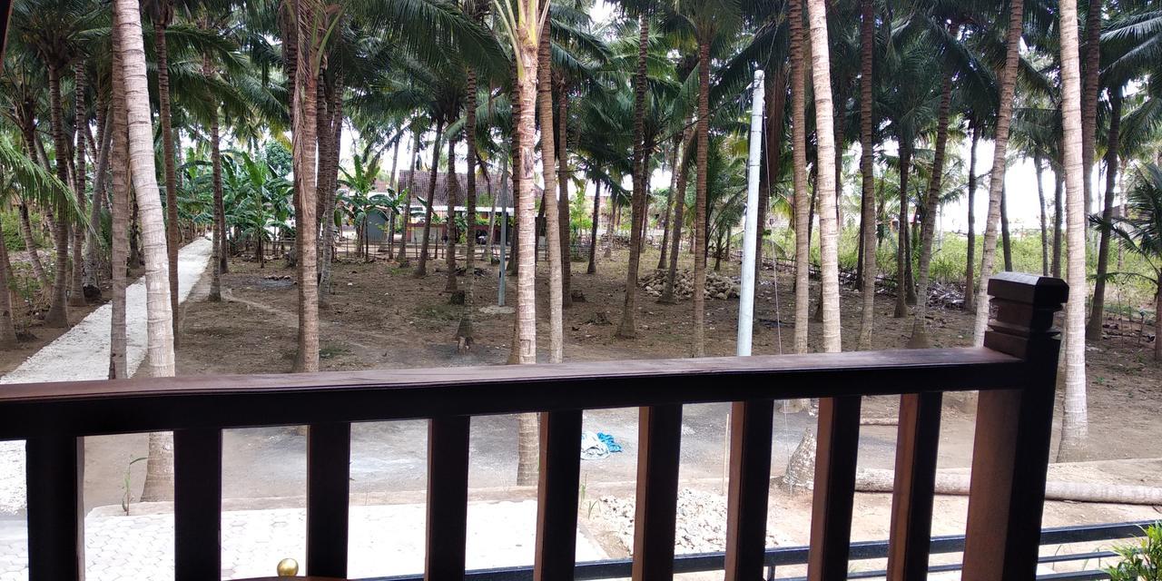 Coconut Hill Cottage Batununggul Exterior photo