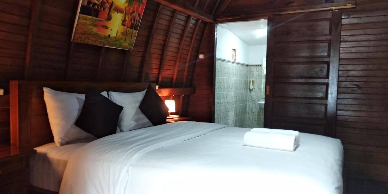 Coconut Hill Cottage Batununggul Exterior photo